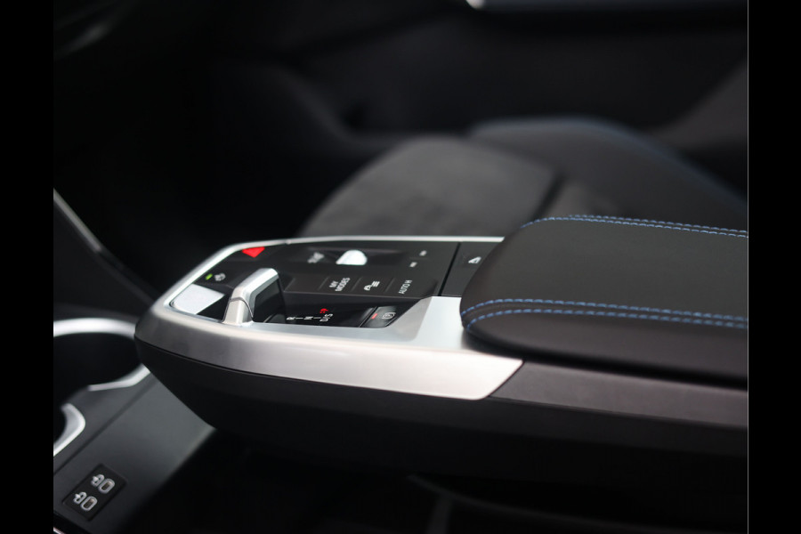 BMW X1 30e xDrive | Pano - Trekhaak - HUD