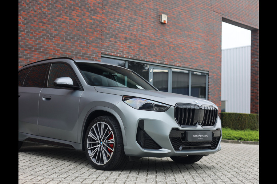 BMW X1 30e xDrive | Pano - Trekhaak - HUD