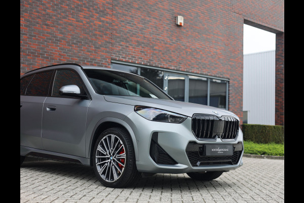 BMW X1 30e xDrive | Pano - Trekhaak - HUD