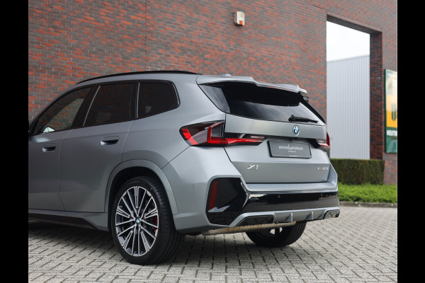BMW X1 30e xDrive | Pano - Trekhaak - HUD