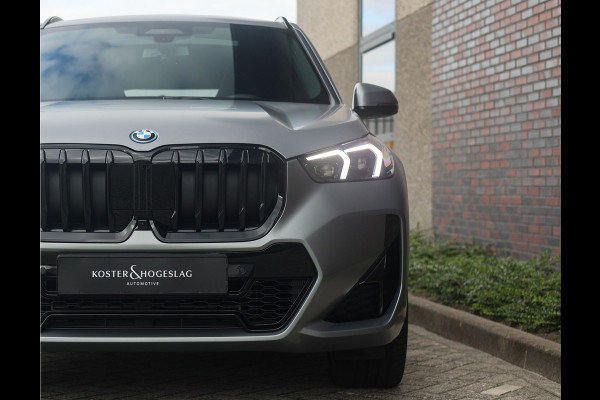 BMW X1 30e xDrive | Pano - Trekhaak - HUD