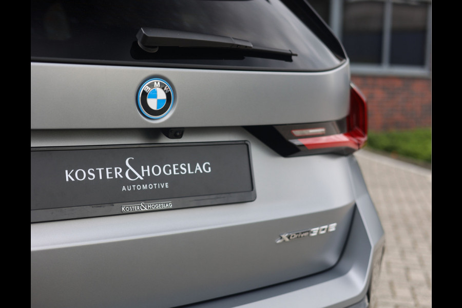 BMW X1 30e xDrive | Pano - Trekhaak - HUD