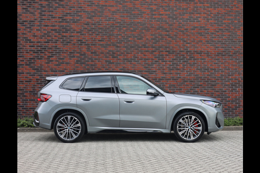 BMW X1 30e xDrive | Pano - Trekhaak - HUD
