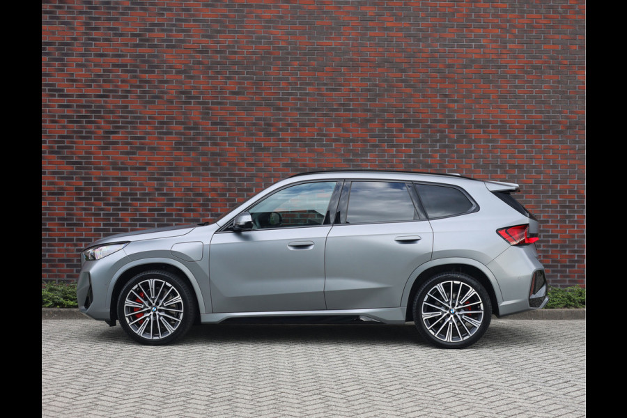 BMW X1 30e xDrive | Pano - Trekhaak - HUD