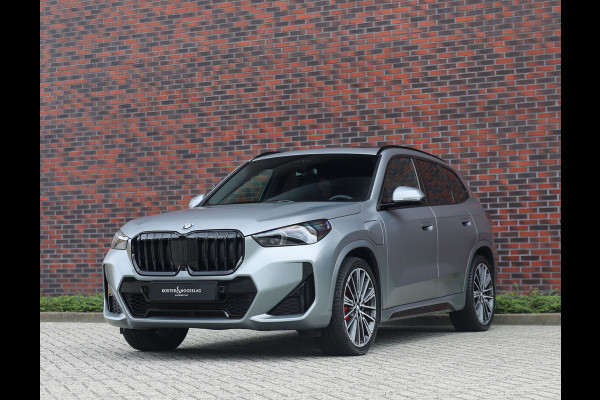 BMW X1 30e xDrive | Pano - Trekhaak - HUD