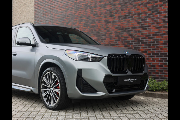 BMW X1 30e xDrive | Pano - Trekhaak - HUD