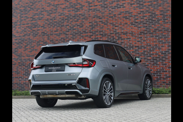 BMW X1 30e xDrive | Pano - Trekhaak - HUD