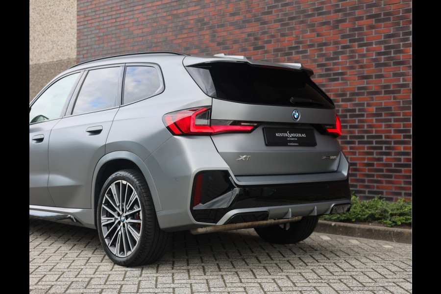BMW X1 30e xDrive | Pano - Trekhaak - HUD