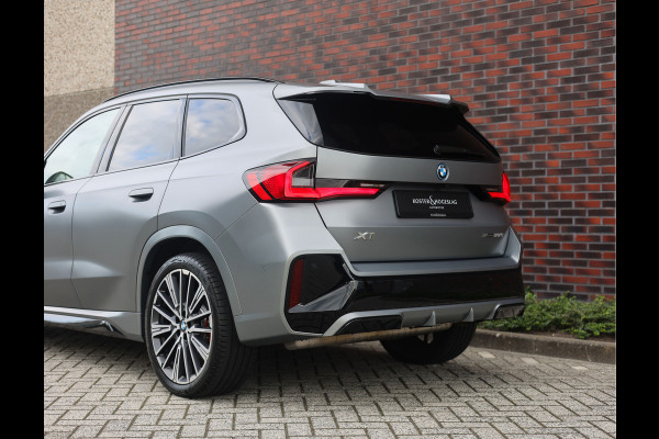 BMW X1 30e xDrive | Pano - Trekhaak - HUD