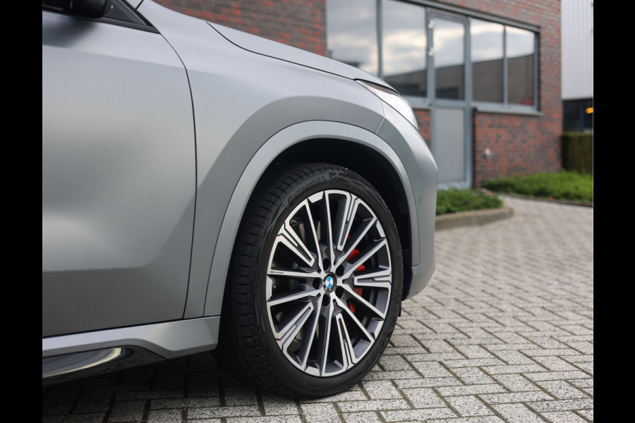 BMW X1 30e xDrive | Pano - Trekhaak - HUD