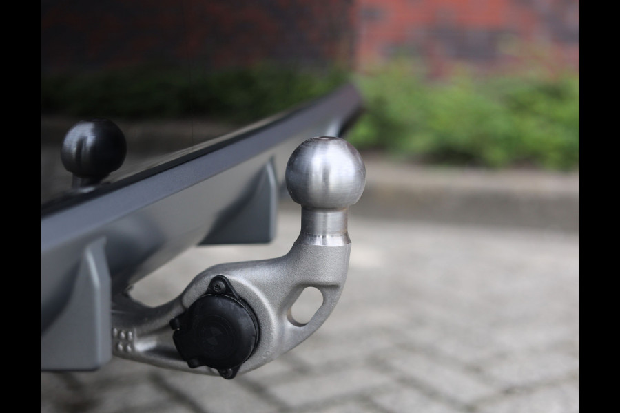 BMW X1 30e xDrive | Pano - Trekhaak - HUD