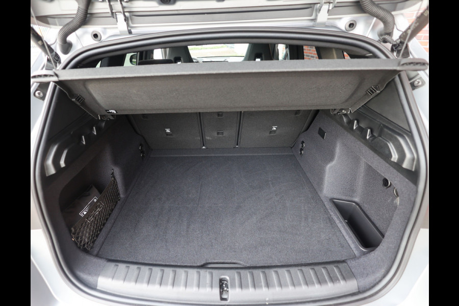 BMW X1 30e xDrive | Pano - Trekhaak - HUD