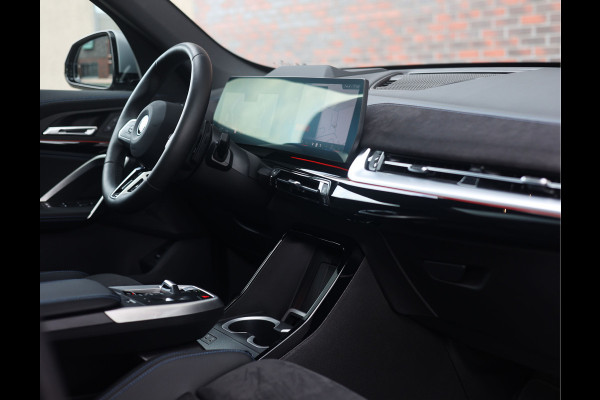 BMW X1 30e xDrive | Pano - Trekhaak - HUD
