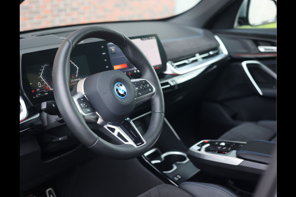 BMW X1 30e xDrive | Pano - Trekhaak - HUD