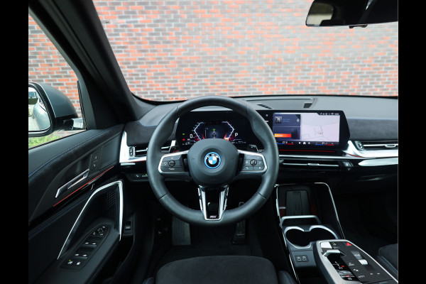 BMW X1 30e xDrive | Pano - Trekhaak - HUD