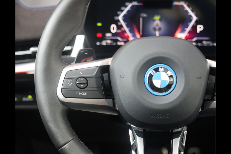 BMW X1 30e xDrive | Pano - Trekhaak - HUD