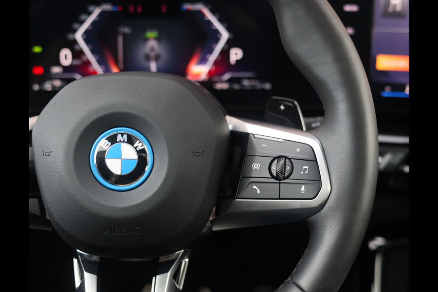 BMW X1 30e xDrive | Pano - Trekhaak - HUD
