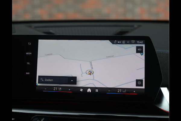 BMW X1 30e xDrive | Pano - Trekhaak - HUD