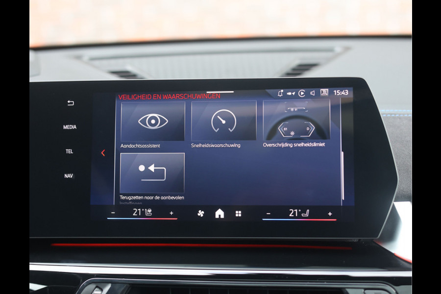 BMW X1 30e xDrive | Pano - Trekhaak - HUD