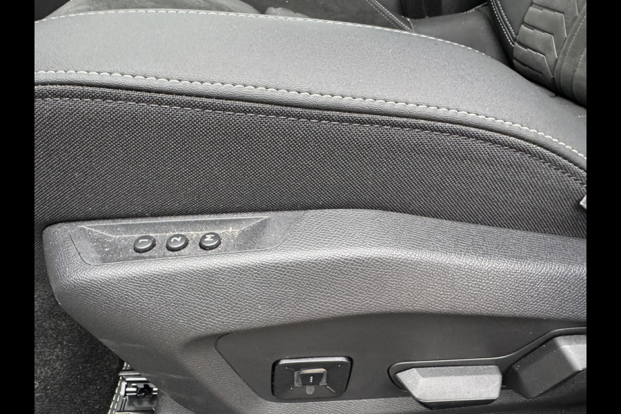 Peugeot E-3008 GT 73 kWh SOH 97%| WARMTEPOMP | 360° CAMERA| | KEYLESS ENTRY | 14.432KM! | DIGI. DASH| DEALER ONDERHOUDEN | CARPLAY/ ANDROID AUTO| EL.KLEP | STOEL + STUUR VERW. | 12 MND BOVAG GARANTIE