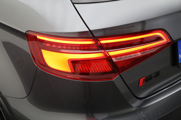 Audi RS3 Sportback 2.5 TFSI Quattro Panoramadak, Virtual Cokcpit, Leer, ACC, B&O, Apple CarPlay, Camera, Keyless, 19"