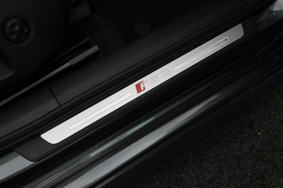 Audi RS3 Sportback 2.5 TFSI Quattro Panoramadak, Virtual Cokcpit, Leer, ACC, B&O, Apple CarPlay, Camera, Keyless, 19"