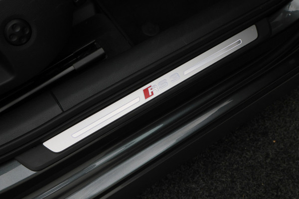 Audi RS3 Sportback 2.5 TFSI Quattro Panoramadak, Virtual Cokcpit, Leer, ACC, B&O, Apple CarPlay, Camera, Keyless, 19"