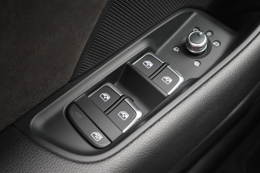 Audi RS3 Sportback 2.5 TFSI Quattro Panoramadak, Virtual Cokcpit, Leer, ACC, B&O, Apple CarPlay, Camera, Keyless, 19"