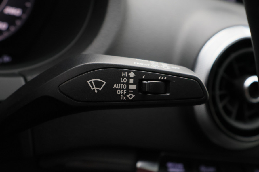 Audi RS3 Sportback 2.5 TFSI Quattro Panoramadak, Virtual Cokcpit, Leer, ACC, B&O, Apple CarPlay, Camera, Keyless, 19"