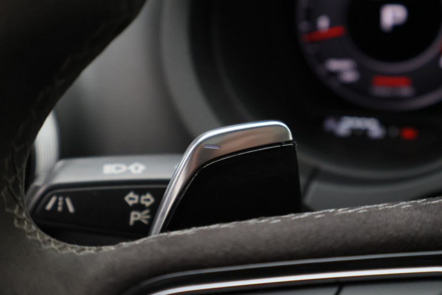 Audi RS3 Sportback 2.5 TFSI Quattro Panoramadak, Virtual Cokcpit, Leer, ACC, B&O, Apple CarPlay, Camera, Keyless, 19"