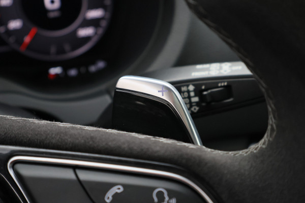 Audi RS3 Sportback 2.5 TFSI Quattro Panoramadak, Virtual Cokcpit, Leer, ACC, B&O, Apple CarPlay, Camera, Keyless, 19"