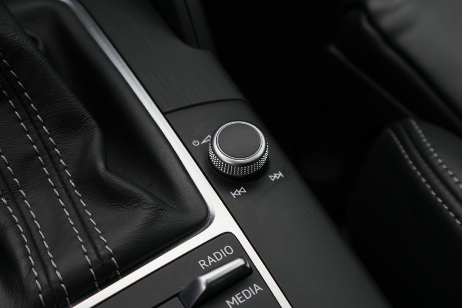 Audi RS3 Sportback 2.5 TFSI Quattro Panoramadak, Virtual Cokcpit, Leer, ACC, B&O, Apple CarPlay, Camera, Keyless, 19"