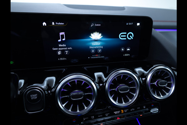 Mercedes-Benz EQA 250 AMG Line 67 kWh | Panoramadak | Camera | Cruise-control | Navigatie | Stoelverwarming | Sfeerverlichting, Elektrische Achterklep, Led High Performance, Apple Carplay/Android Auto