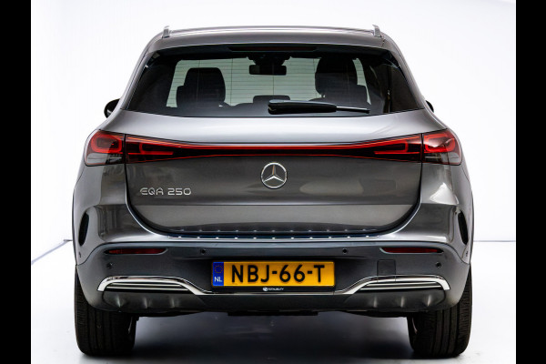 Mercedes-Benz EQA 250 AMG Line 67 kWh | Panoramadak | Camera | Cruise-control | Navigatie | Stoelverwarming | Sfeerverlichting, Elektrische Achterklep, Led High Performance, Apple Carplay/Android Auto