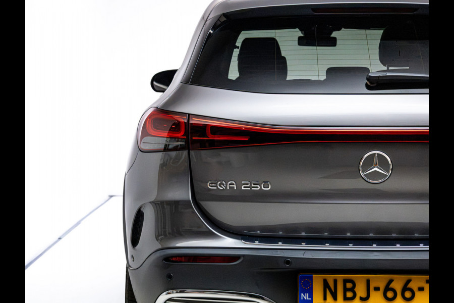 Mercedes-Benz EQA 250 AMG Line 67 kWh | Panoramadak | Camera | Cruise-control | Navigatie | Stoelverwarming | Sfeerverlichting, Elektrische Achterklep, Led High Performance, Apple Carplay/Android Auto