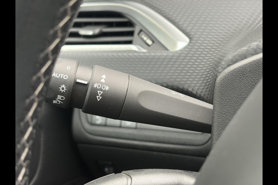 Peugeot 208 1.2 PureTech Allure ✓Pano✓Camera✓Carplay✓Navi✓110pk✓Clima✓Cruise✓Lm velgen✓Pdc✓Recent beurt gehad✓5 Deurs✓Weinig km✓N.A.P✓Apk tot 08-2027