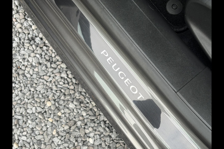 Peugeot 208 1.2 PureTech Allure ✓Pano✓Camera✓Carplay✓Navi✓110pk✓Clima✓Cruise✓Lm velgen✓Pdc✓Recent beurt gehad✓5 Deurs✓Weinig km✓N.A.P✓Apk tot 08-2027