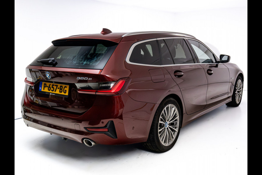 BMW 3 Serie Touring 320e Business Edition Plus | Camera | PDC V+A | Elec. achterklep | Cruise | Navigatie pro | Afn.Trekhaak Apple carplay/Android auto, Lederen bekleding, 18"LMV