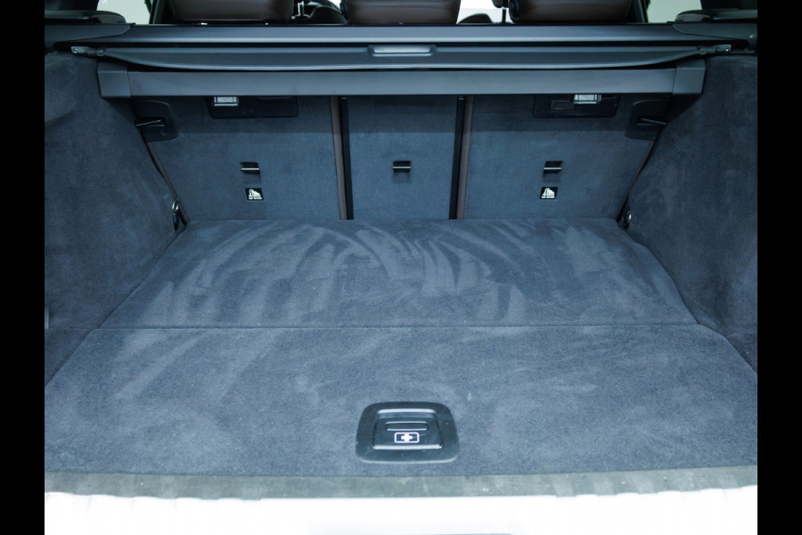 BMW 3 Serie Touring 320e Business Edition Plus | Camera | PDC V+A | Elec. achterklep | Cruise | Navigatie pro | Afn.Trekhaak Apple carplay/Android auto, Lederen bekleding, 18"LMV