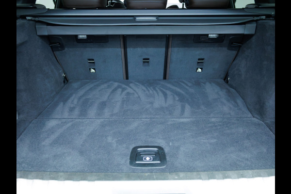BMW 3 Serie Touring 320e Business Edition Plus | Camera | PDC V+A | Elec. achterklep | Cruise | Navigatie pro | Afn.Trekhaak Apple carplay/Android auto, Lederen bekleding, 18"LMV