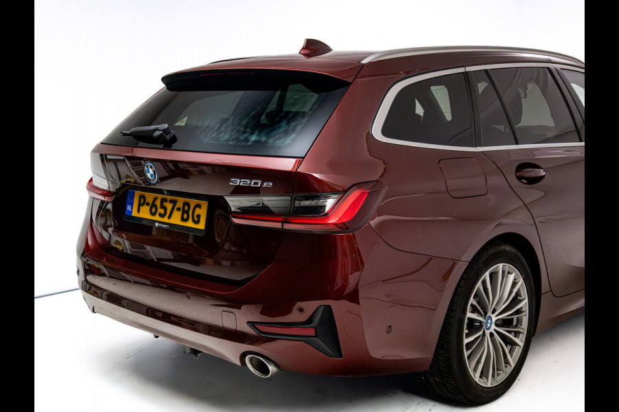 BMW 3 Serie Touring 320e Business Edition Plus | Camera | PDC V+A | Elec. achterklep | Cruise | Navigatie pro | Afn.Trekhaak Apple carplay/Android auto, Lederen bekleding, 18"LMV