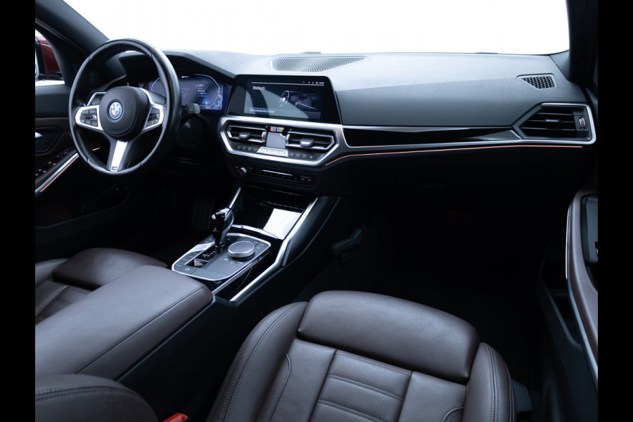 BMW 3 Serie Touring 320e Business Edition Plus | Camera | PDC V+A | Elec. achterklep | Cruise | Navigatie pro | Afn.Trekhaak Apple carplay/Android auto, Lederen bekleding, 18"LMV