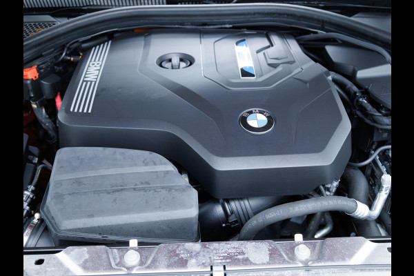 BMW 3 Serie Touring 320e Business Edition Plus | Camera | PDC V+A | Elec. achterklep | Cruise | Navigatie pro | Afn.Trekhaak Apple carplay/Android auto, Lederen bekleding, 18"LMV