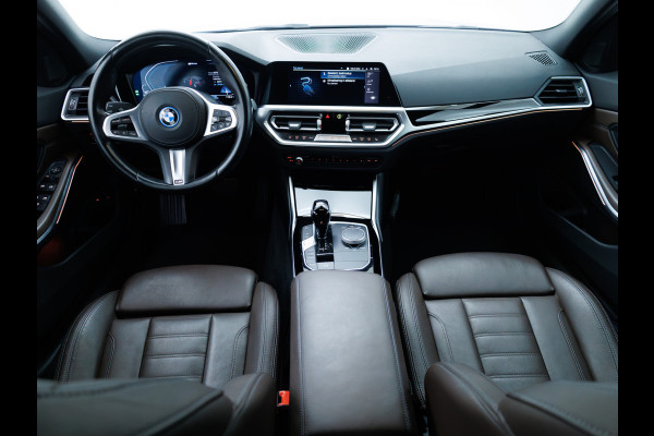 BMW 3 Serie Touring 320e Business Edition Plus | Camera | PDC V+A | Elec. achterklep | Cruise | Navigatie pro | Afn.Trekhaak Apple carplay/Android auto, Lederen bekleding, 18"LMV