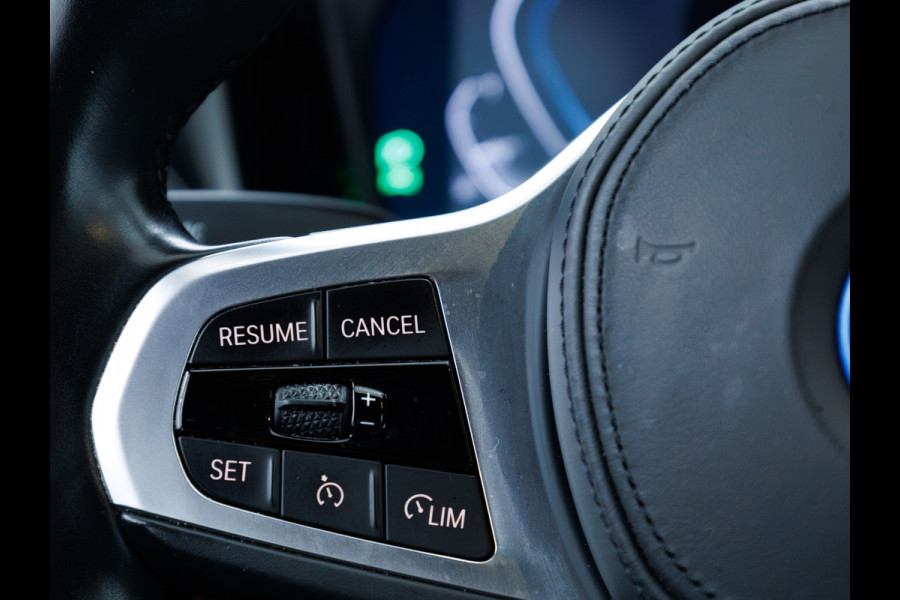 BMW 3 Serie Touring 320e Business Edition Plus | Camera | PDC V+A | Elec. achterklep | Cruise | Navigatie pro | Afn.Trekhaak Apple carplay/Android auto, Lederen bekleding, 18"LMV