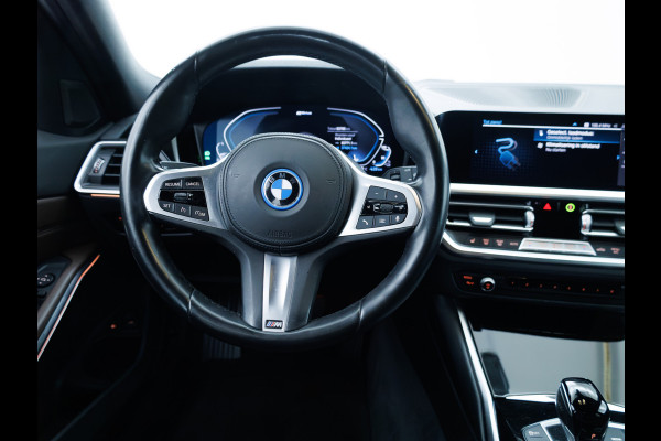 BMW 3 Serie Touring 320e Business Edition Plus | Camera | PDC V+A | Elec. achterklep | Cruise | Navigatie pro | Afn.Trekhaak Apple carplay/Android auto, Lederen bekleding, 18"LMV