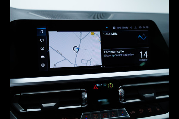 BMW 3 Serie Touring 320e Business Edition Plus | Camera | PDC V+A | Elec. achterklep | Cruise | Navigatie pro | Afn.Trekhaak Apple carplay/Android auto, Lederen bekleding, 18"LMV