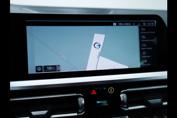 BMW 3 Serie Touring 320e Business Edition Plus | Camera | PDC V+A | Elec. achterklep | Cruise | Navigatie pro | Afn.Trekhaak Apple carplay/Android auto, Lederen bekleding, 18"LMV