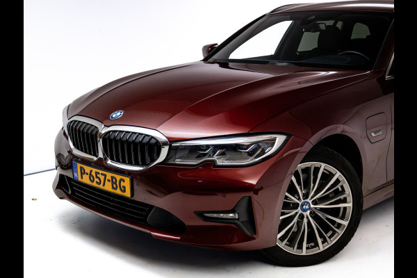 BMW 3 Serie Touring 320e Business Edition Plus | Camera | PDC V+A | Elec. achterklep | Cruise | Navigatie pro | Afn.Trekhaak Apple carplay/Android auto, Lederen bekleding, 18"LMV