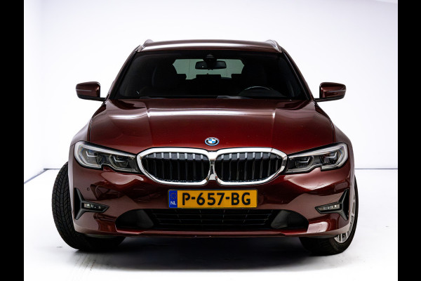 BMW 3 Serie Touring 320e Business Edition Plus | Camera | PDC V+A | Elec. achterklep | Cruise | Navigatie pro | Afn.Trekhaak Apple carplay/Android auto, Lederen bekleding, 18"LMV